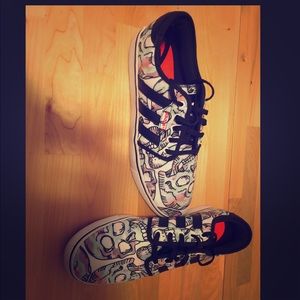 Mens Adidas Colorful skull design shoes.